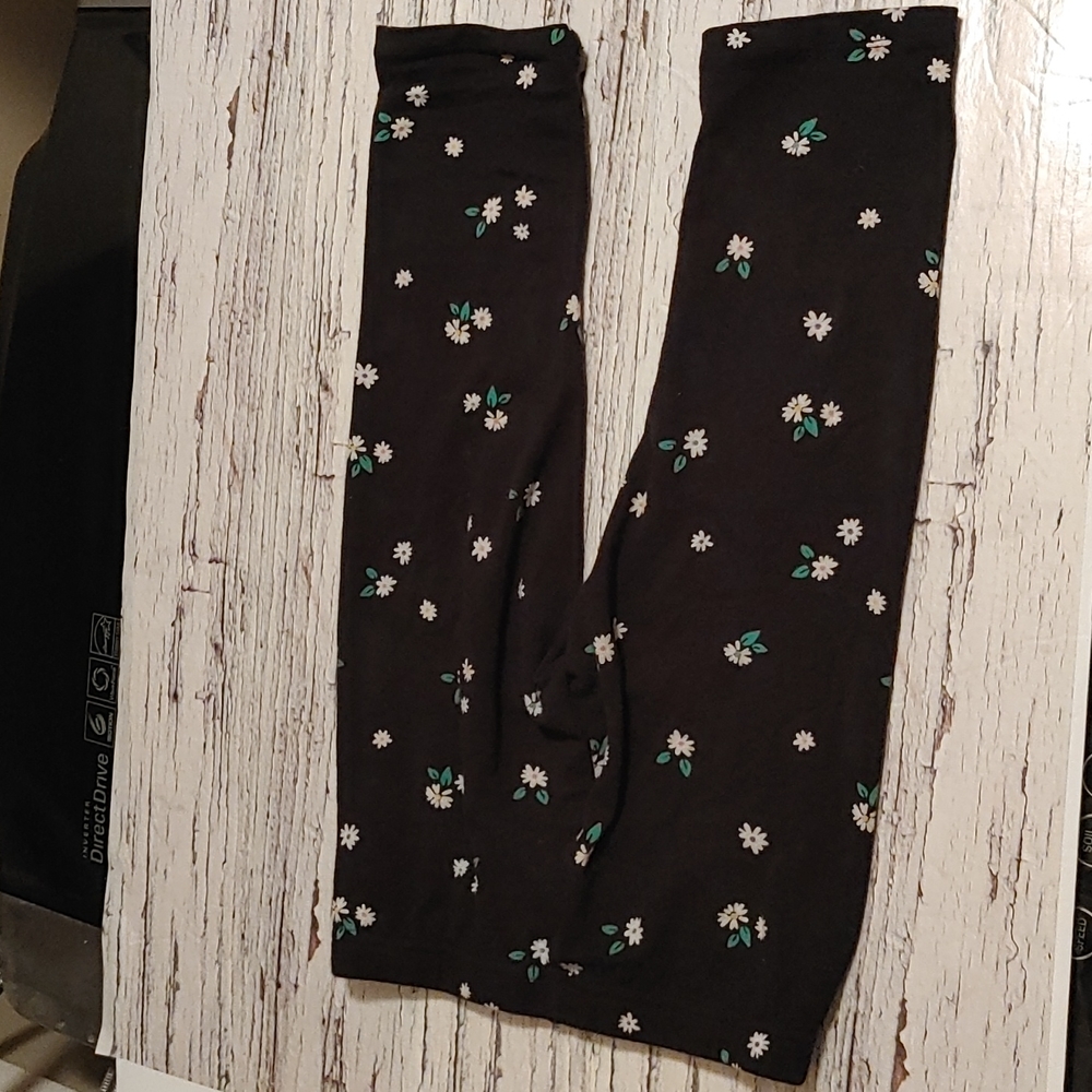 George child girls black capris with daisies size M 7-8